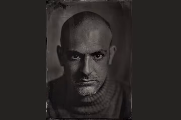 19th-century metal plate portrait in Porto, Portugal, dramatic black-and-white studio headshot experience