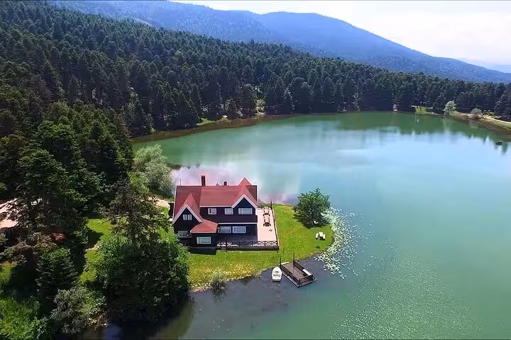Aerial view of Abant Lake with lakeside lodge and pine forests, highlight of 2 days 1 night Sapanca tour