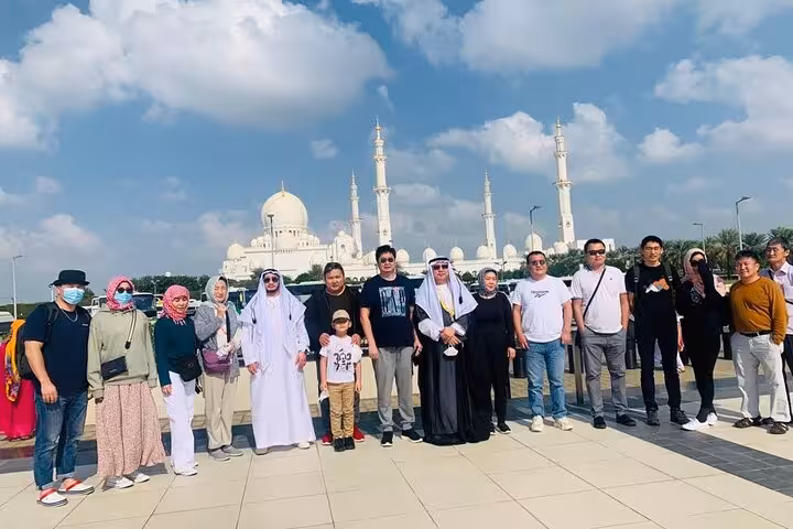 Tour group at Sheikh Zayed Grand Mosque during Abu Dhabi layover city tour with seamless airport transfer