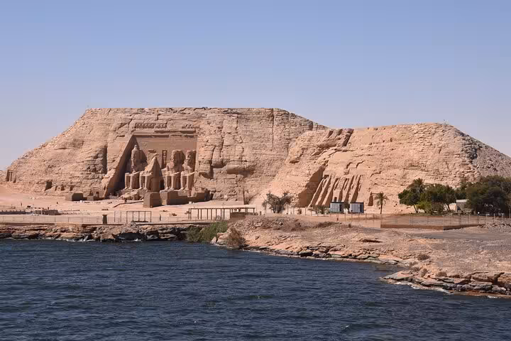 Panoramic view of Abu Simbel temples by Lake Nasser, private day trip from Aswan with pickup