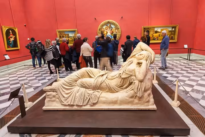 Tour group explores the Uffizi Gallery's sculptures and paintings on the monolingual small group tour.