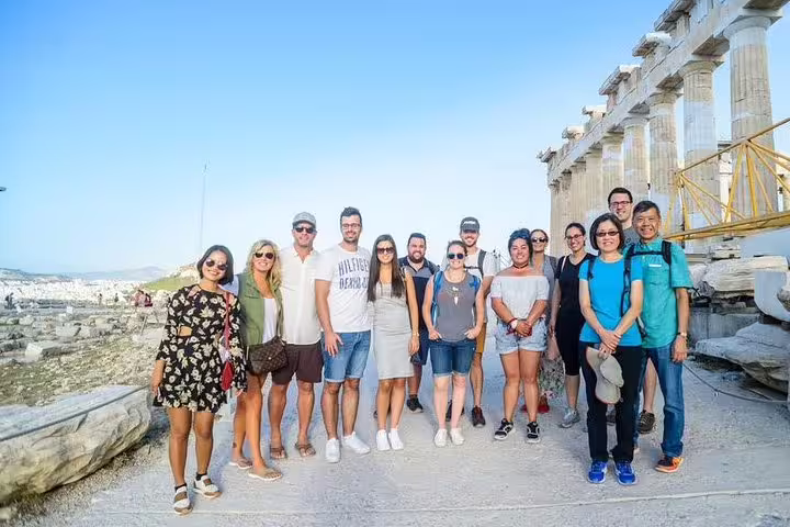 Tour group at the Parthenon on Acropolis skip-the-line tour with German-speaking guide in Athens