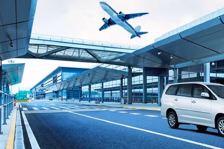 Airport pickup minivan for 8 passengers, private transfer from Heraklion or Rethymno to Crete hotels