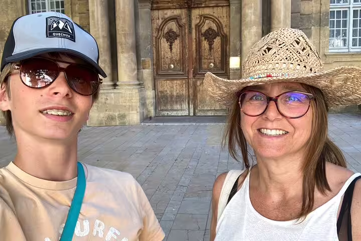 Tourists pose by historic doors in Aix-en-Provence during a self-guided scavenger hunt walking tour