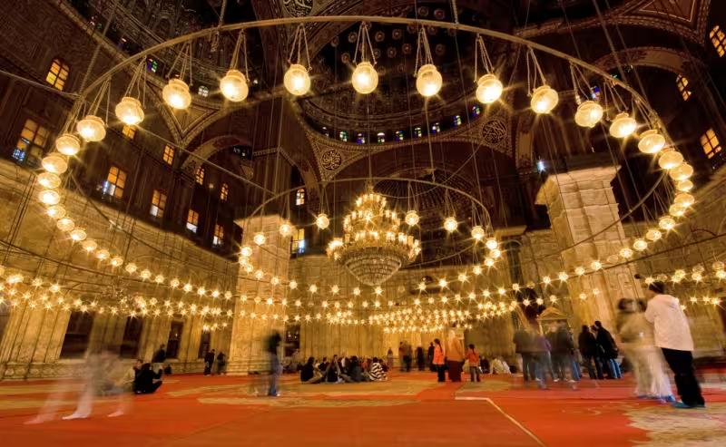 Hanging lamps inside Al-Azhar Mosque, Cairo, on a private 4-day sightseeing tour package in Egypt