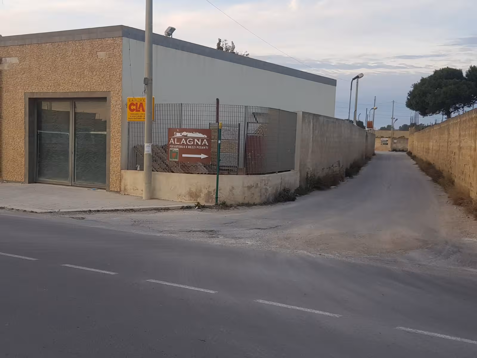Roadside sign to Alagna Vini in Marsala, meeting point for 7 Marsala wines tasting and Sicilian food