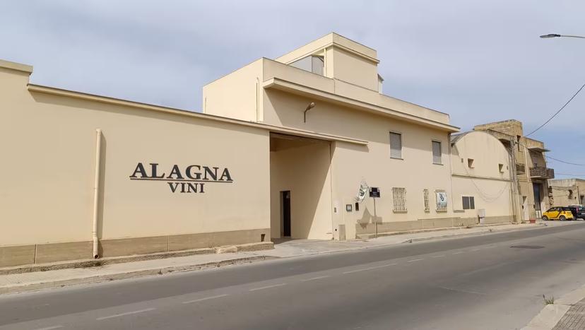 Exterior of Alagna Vini winery in Marsala, Sicily, meeting point for 7-wine tasting and Sicilian dishes tour