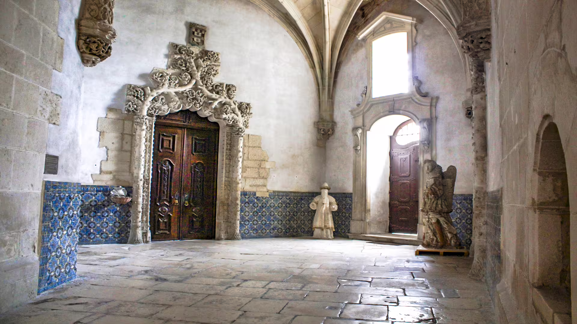 Interior of Alcobaça Monastery showcasing ornate stonework and traditional blue tiles, a highlight of the Nazaré private tour.