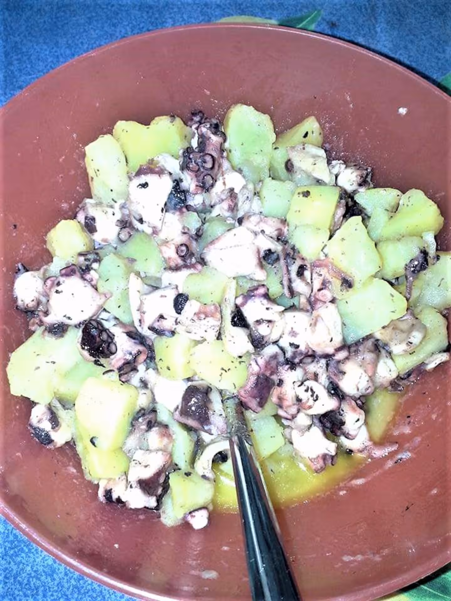 Enjoy fresh octopus salad, a local delicacy, during the Alghero fishing tour in the Capo Caccia marine area.