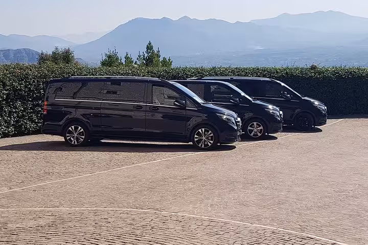 Private Mercedes vans for 6-day Rome to Amalfi Positano Sorrento and Capri tour with driver service