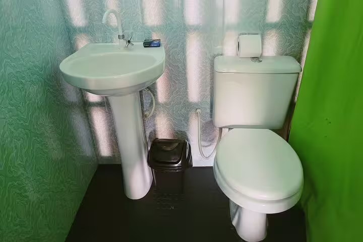 Clean bathroom facilities at Amazon Tapiri Floating Lodge with modern amenities for a comfortable stay.