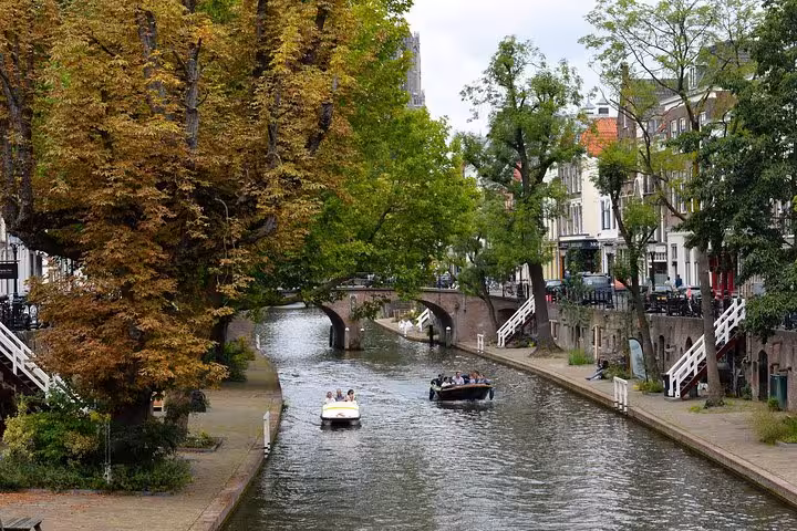 Amsterdam canal scene with boats and bridges, ideal for Amsterdam to Utrecht private transfer via Schiphol