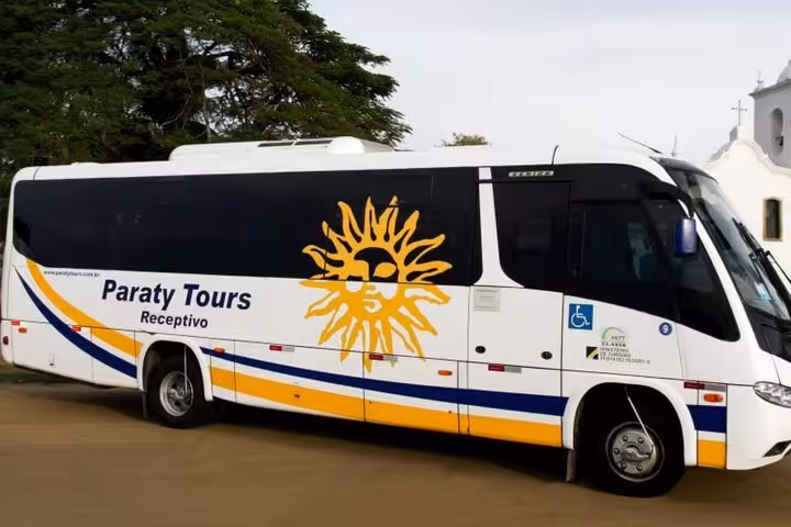 Paraty Tours shuttle bus ready for shared transfer from Angra dos Reis to Paraty, ensuring a smooth journey.