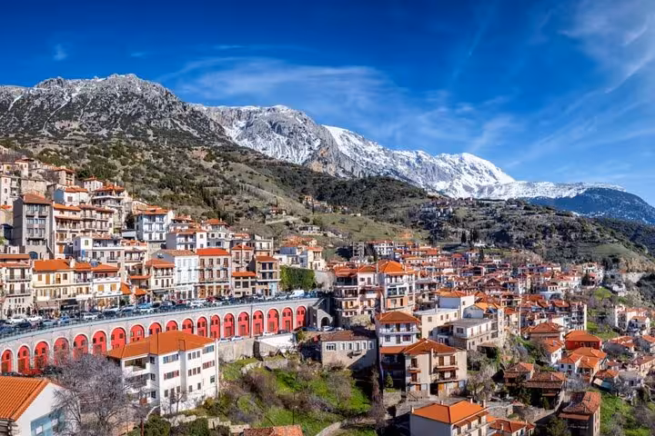 Picturesque view of Arachova village with snow-capped mountains, a highlight on the Delphi private tour.