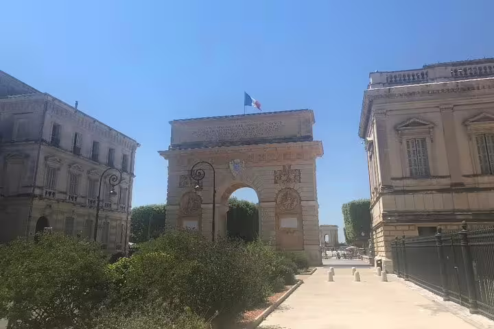 Arc de Triomphe in Montpellier on a self-guided e-scavenger hunt tour, exploring landmarks at your pace