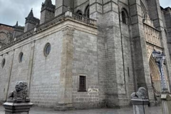 Side view of Ávila Cathedral stone walls and towers on an Avila half day private tour by minivan