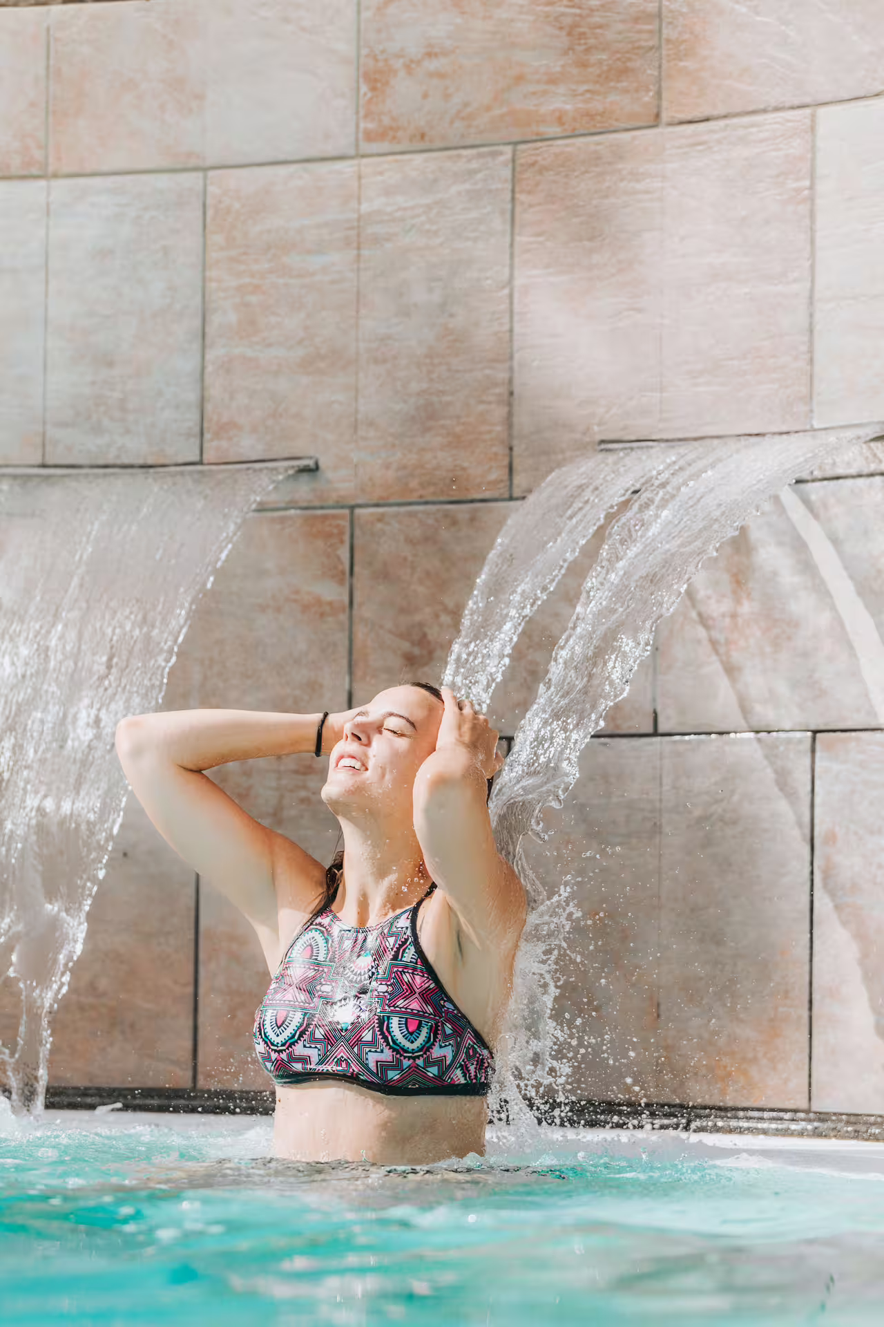 Relaxing waterfall neck massage in Bagno di Romagna thermal pool, included with 25-min massage and aperitif
