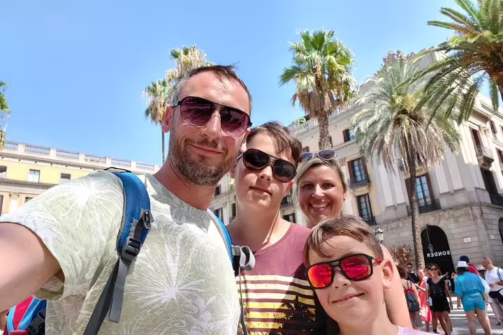 Family selfie in Plaça Reial during Barcelona Gothic Quarter scavenger hunt and city highlights walking tour