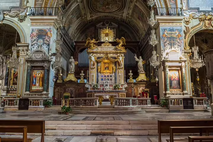 Baroque church altar interior in Rome, ideal stop on highlights walking tour with audio and GPS guide