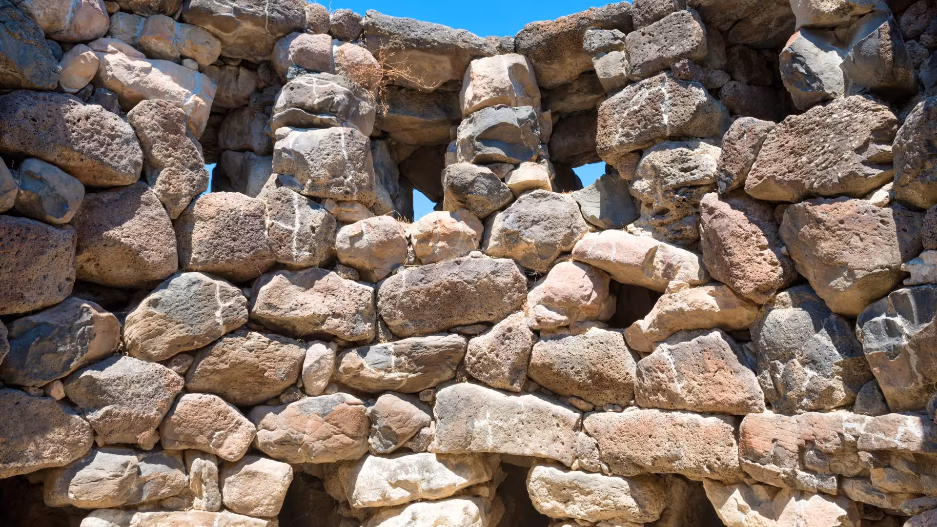 Detailed view of stone walls at Barumini, illustrating the remarkable craftsmanship of the Nuragic civilization.