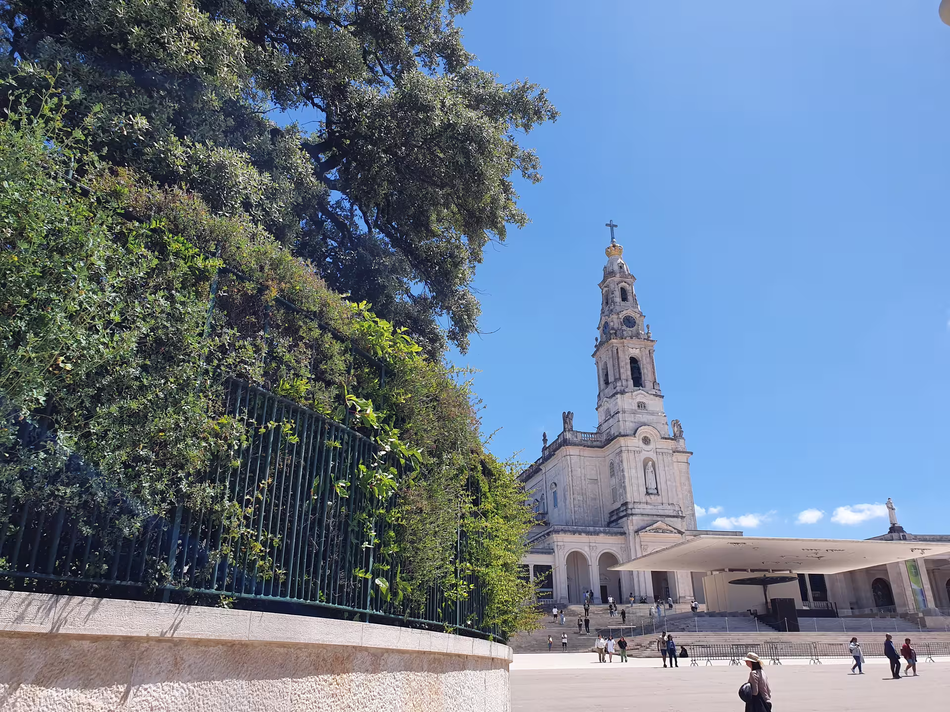 Basilica of Our Lady of the Rosary, a highlight of the Fátima private half-day tour from Lisbon.