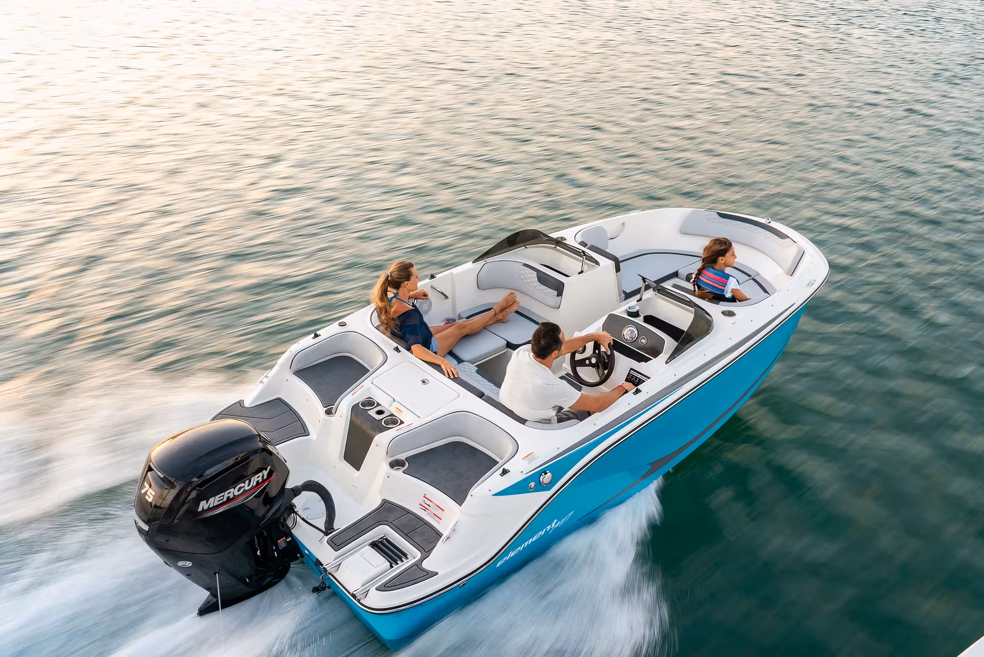 Bayliner M17 speedboat cruising to caves and snorkelling spots on a 3 hour Cave & Snorkelling Experience tour