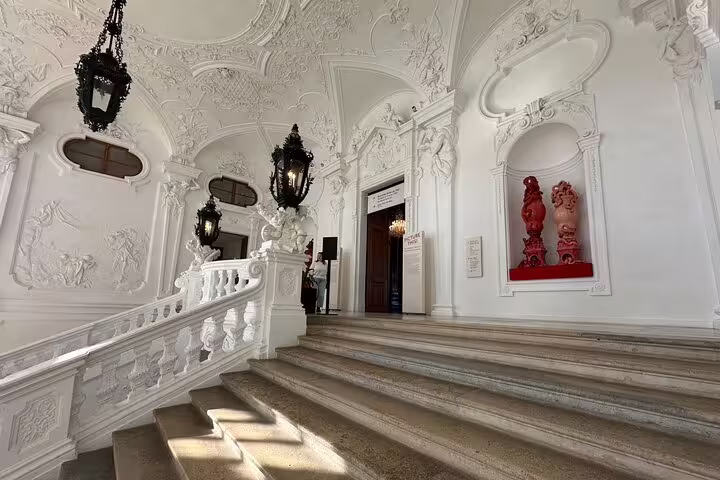 Ornate staircase and grand entrance at the Belvedere Palace, perfect for exploring Viennese art history tours.