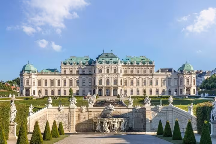 Belvedere Palace Vienna with baroque gardens and fountains, must-see landmark on a private day tour