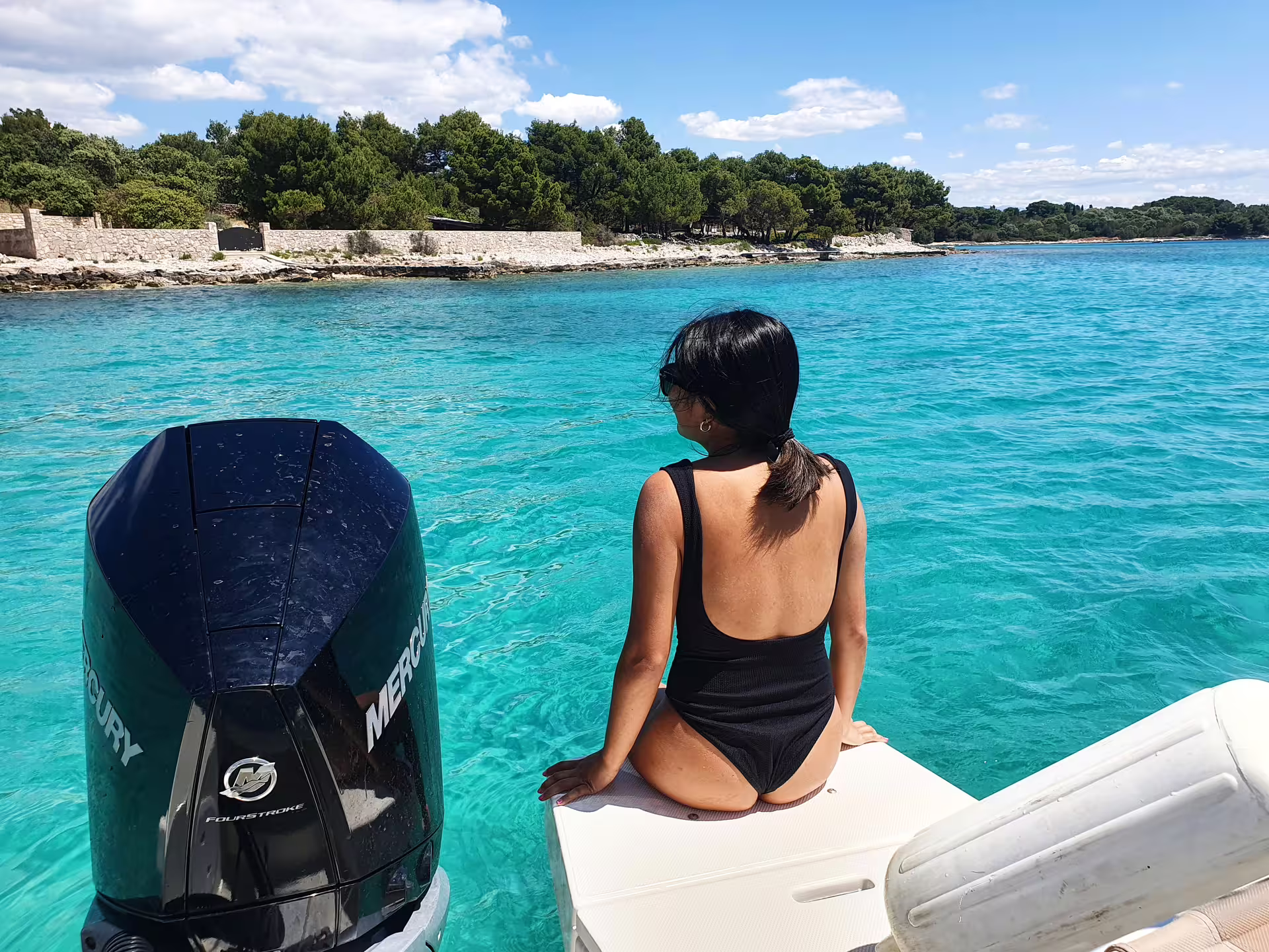 Guest relaxing on speedboat in crystal-clear Blue Lagoon waters near Šolta and Čiovo on half-day boat tour