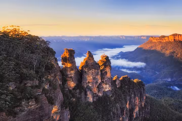 Scenic view of the Three Sisters rock formation at sunrise in Blue Mountains, ideal for a private tour adventure.