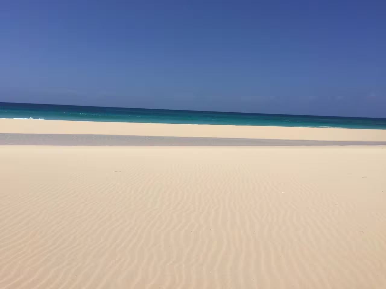 Golden sands and turquoise waters of Santa Monica Beach, showcasing Boa Vista's untouched natural beauty.