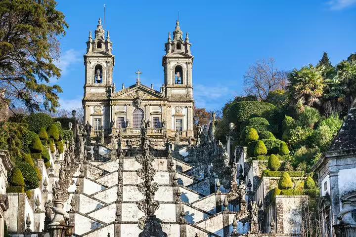Explore the stunning Baroque staircase of Bom Jesus do Monte in Braga on a full-day tour with lunch included.