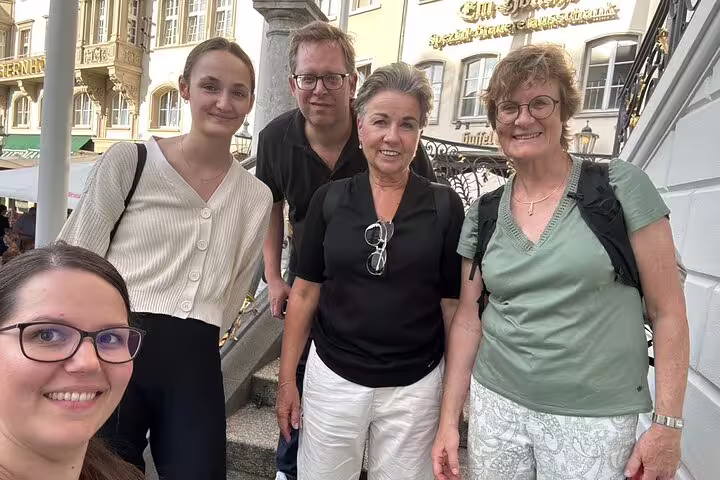 Friends posing in Bonn old town on a self-guided scavenger hunt tour, exploring landmarks and sights