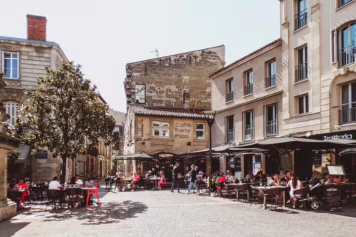 Sunny Bordeaux café square, ideal stop on the e-scavenger hunt city tour exploring at your own pace