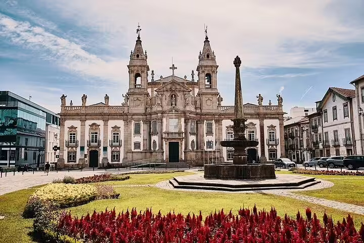 Braga Cathedral and fountain in central square, highlight stop on Porto to Braga private half-day tour