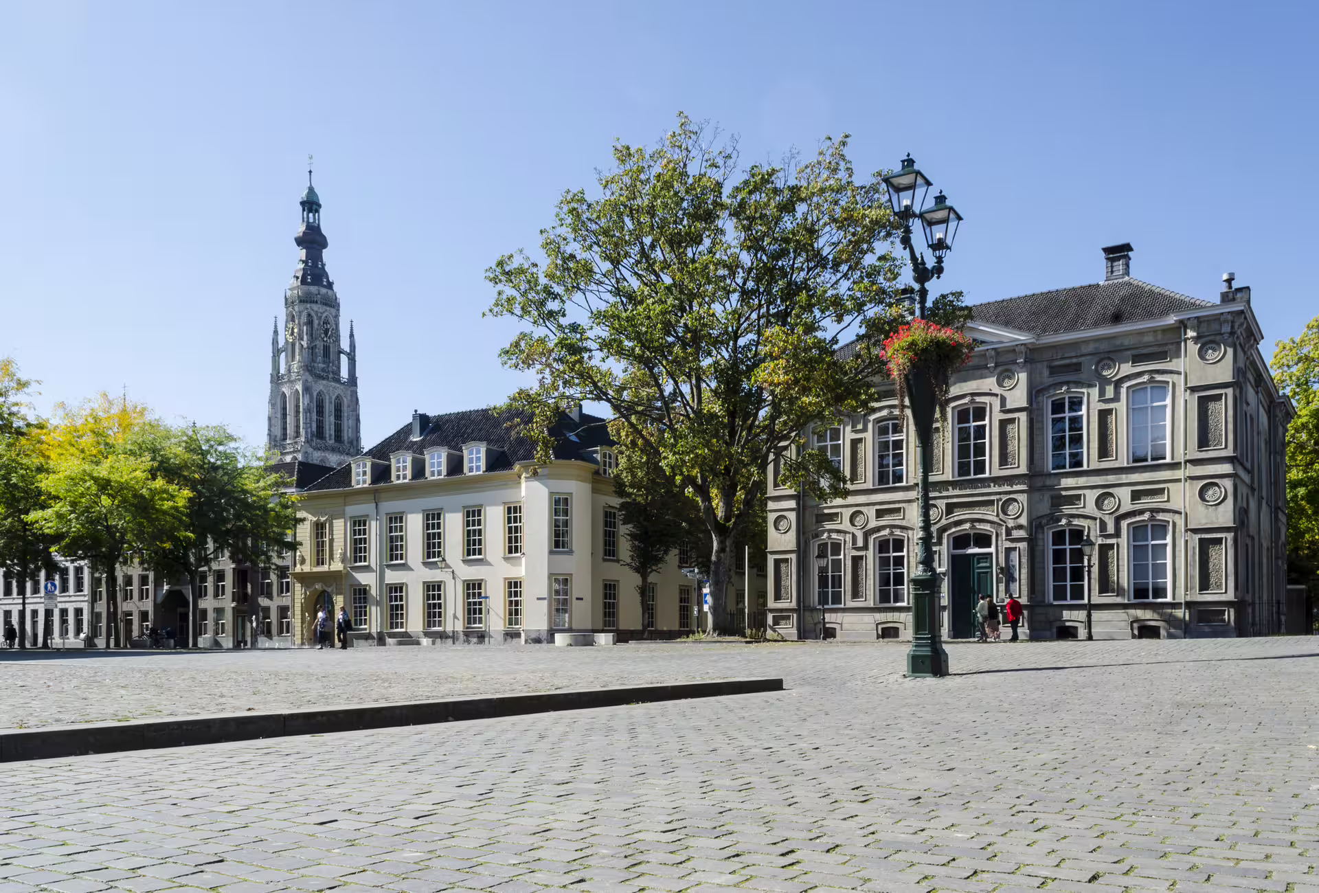 Breda city square with Grote Kerk in background, ideal for self-guided 1-day walking tour audioguide