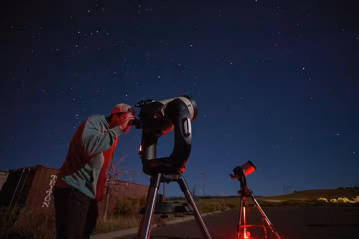 Guest uses telescope under starry skies on Bryce Canyon stargazing tour, dark sky astronomy experience