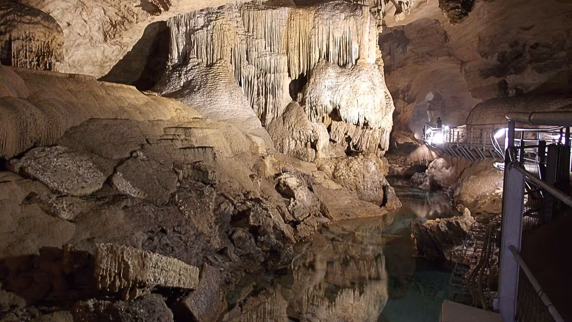 Inside the Bue Marino Caves, featuring impressive stalactites, rock formations, and a serene underground lake.