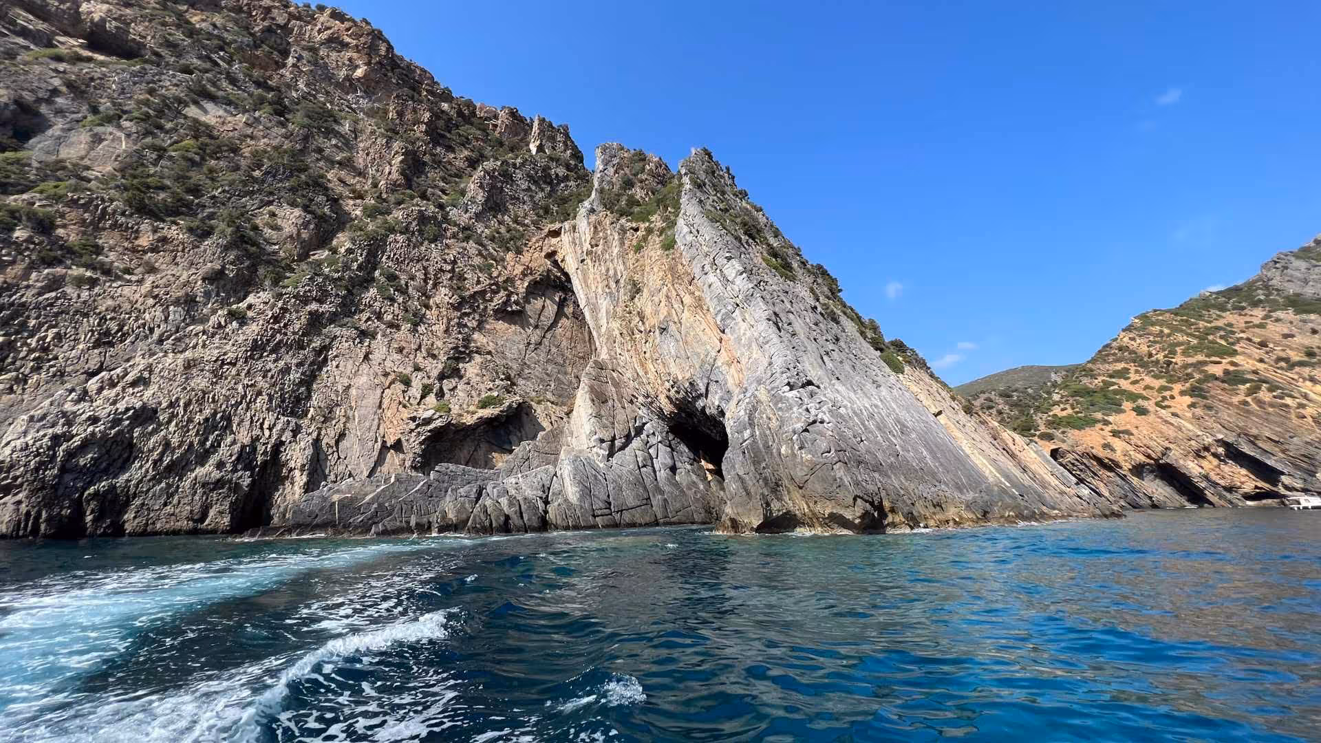 Impressive rock formations and turquoise sea on the Buggerru dinghy tour to Pan di Zucchero and Porto Flavia.