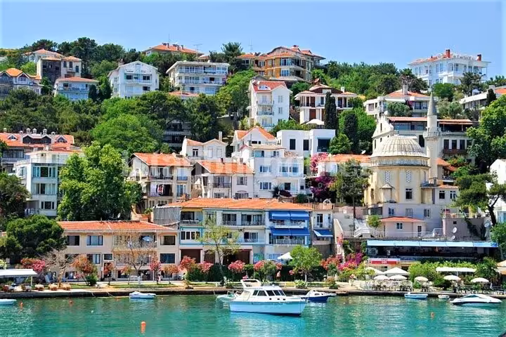 Büyükada waterfront villas and marina views on Istanbul Princes Islands tour with Heybeliada ferry cruise