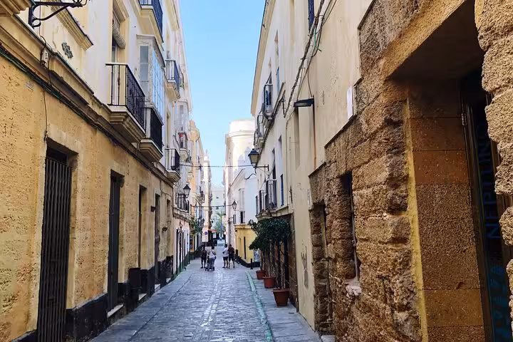 Charming narrow street in Cadiz lined with historic buildings, perfect for a private 2-hour intro city walk.