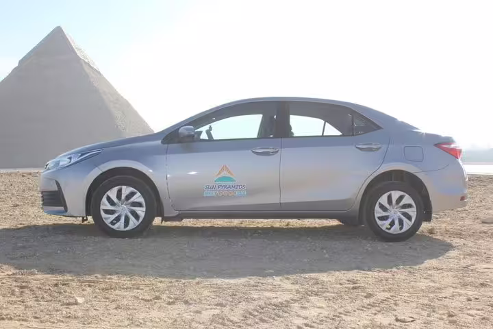 Private Cairo Airport sedan transfer near Giza Pyramids, comfortable pickup and drop-off in Cairo