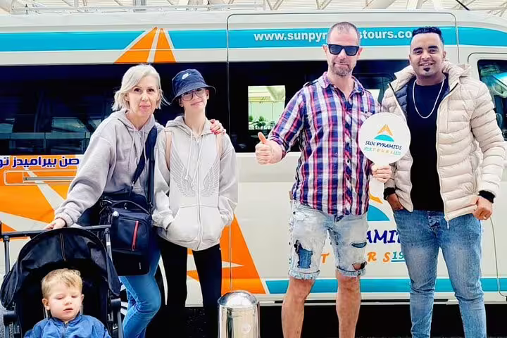 Happy travelers with driver beside Cairo Airport transfer van, private pickup and drop-off service in Cairo