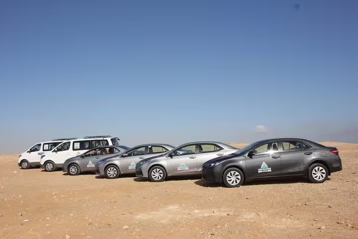 Sedans and minibuses lined up for reliable Cairo Airport transfer service, private pickup and drop-off in Cairo