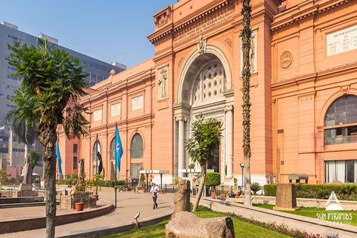 Cairo Egyptian Museum exterior stop on overnight Luxor to Cairo VIP first class train tour package