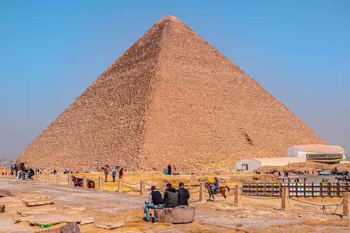 Great Pyramid of Giza viewpoint with visitors, a highlight of Cairo full-day tour from Alexandria by private car