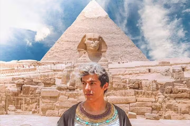 Traveler at Great Sphinx and Giza Pyramid, Cairo 4-day short break package with Steigenberger Hotel