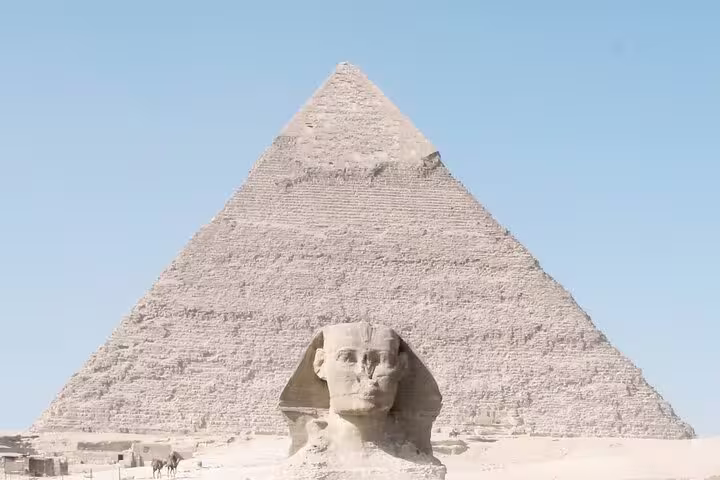 Great Sphinx with the Pyramid of Khafre at Giza, highlight of a 5-day Cairo short break package tour