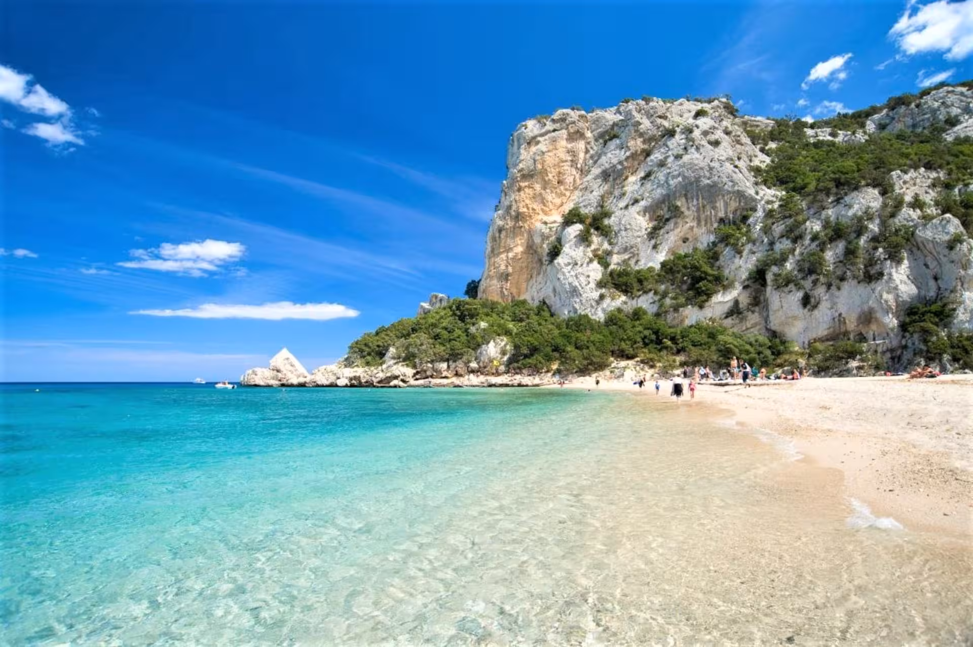 Stunning Cala Goloritzé beach with clear turquoise waters and dramatic cliffs, perfect for a Sardinia RIB tour.