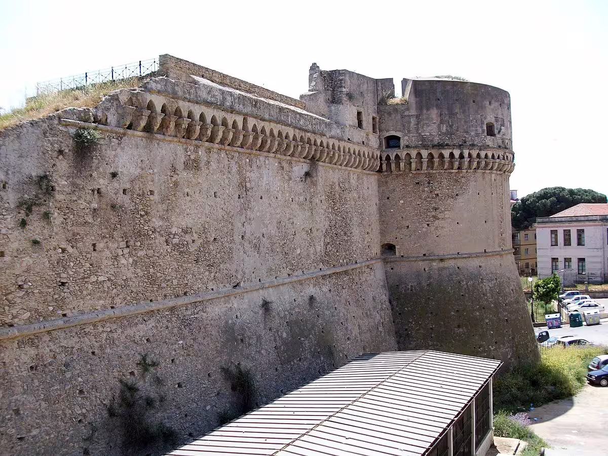 Massive stone walls of Crotone’s Aragonese Castle, a medieval fortress stop on the Calabria mitologica itinerary